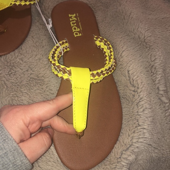 NWT Mudd Braided 3-Strap Flip-Flops, size small (5-6) - Picture 2 of 7
